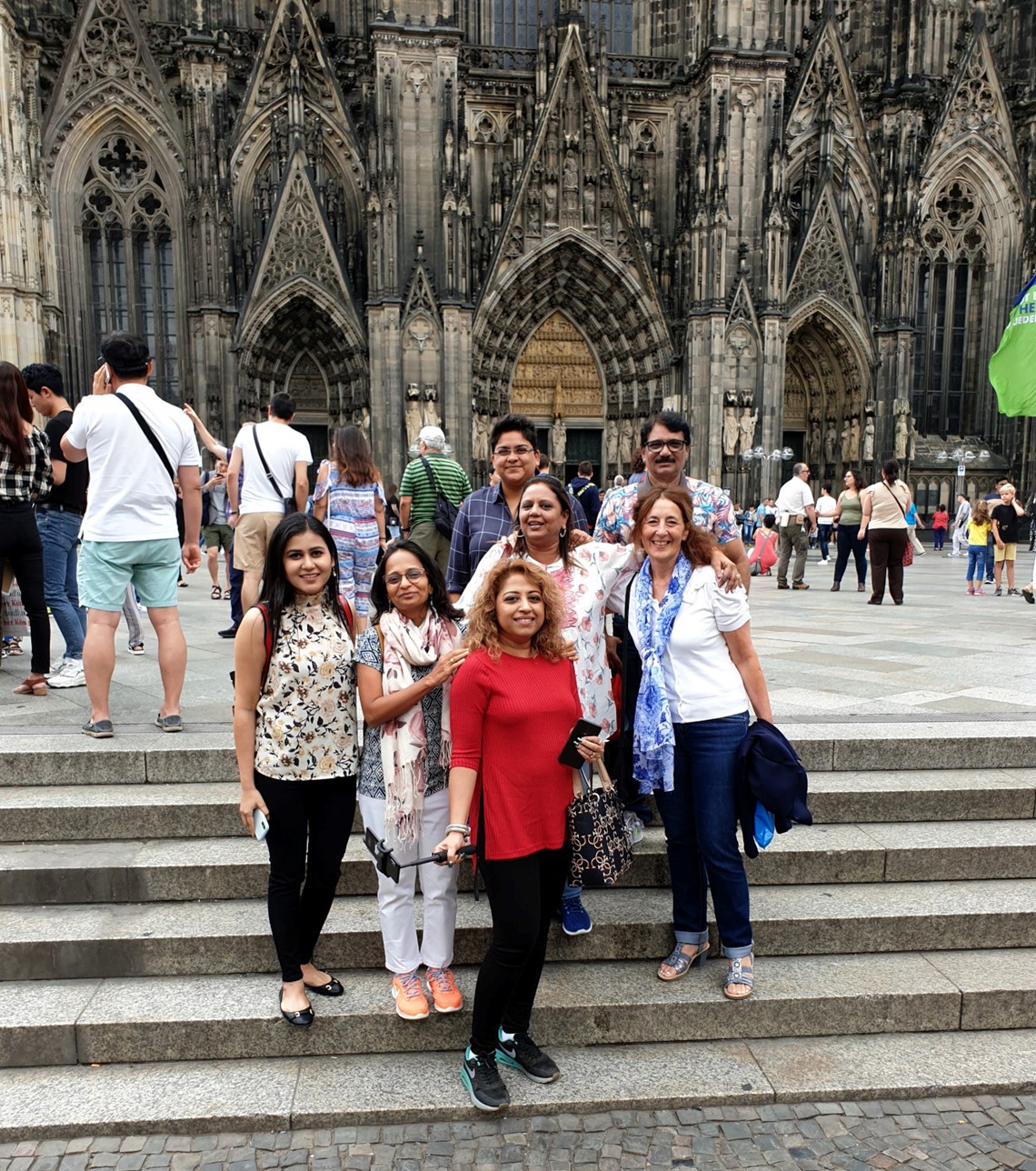 Devant la cathédrale de Cologne