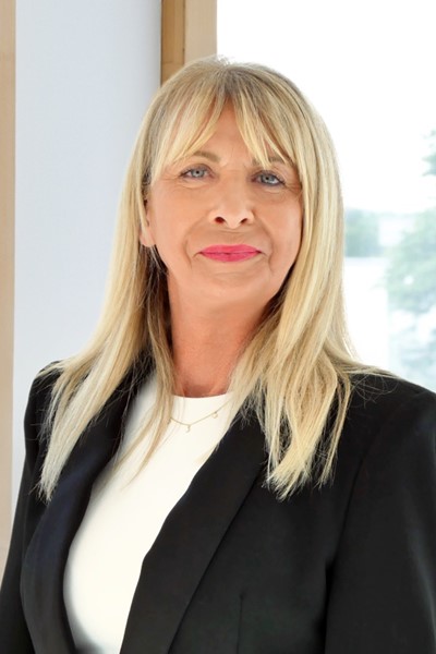 Diana Burkert, Vertriebsleitung National